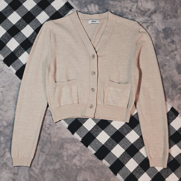 Chuu | Cropped V-Neck Wool Knit Cardigan - Picture 1 of 5